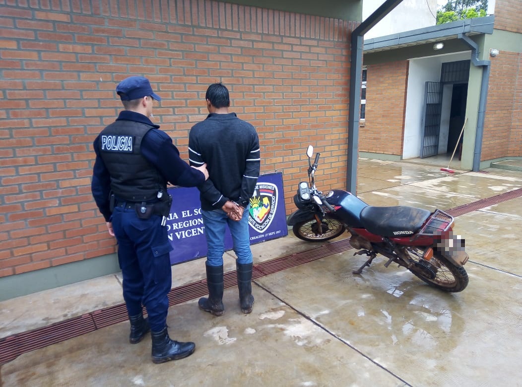 EL SOBERBIO: LA POLICÍA RECUPERÓ UNA MOTOCICLETA ROBADA Y DETUVO A SU CONDUCTOR