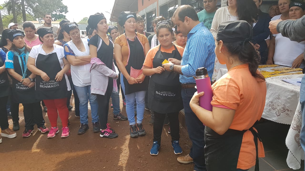 ENTREGARON  CARNETS DE SALUD A COCINERAS DE COCINAS DESCENTRALIZADAS