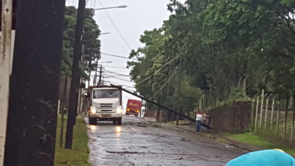 DE MONTECARLO A CAPIOVÍ UNA FUERTE TORMENTA CAUSÓ VARIOS DAÑOS