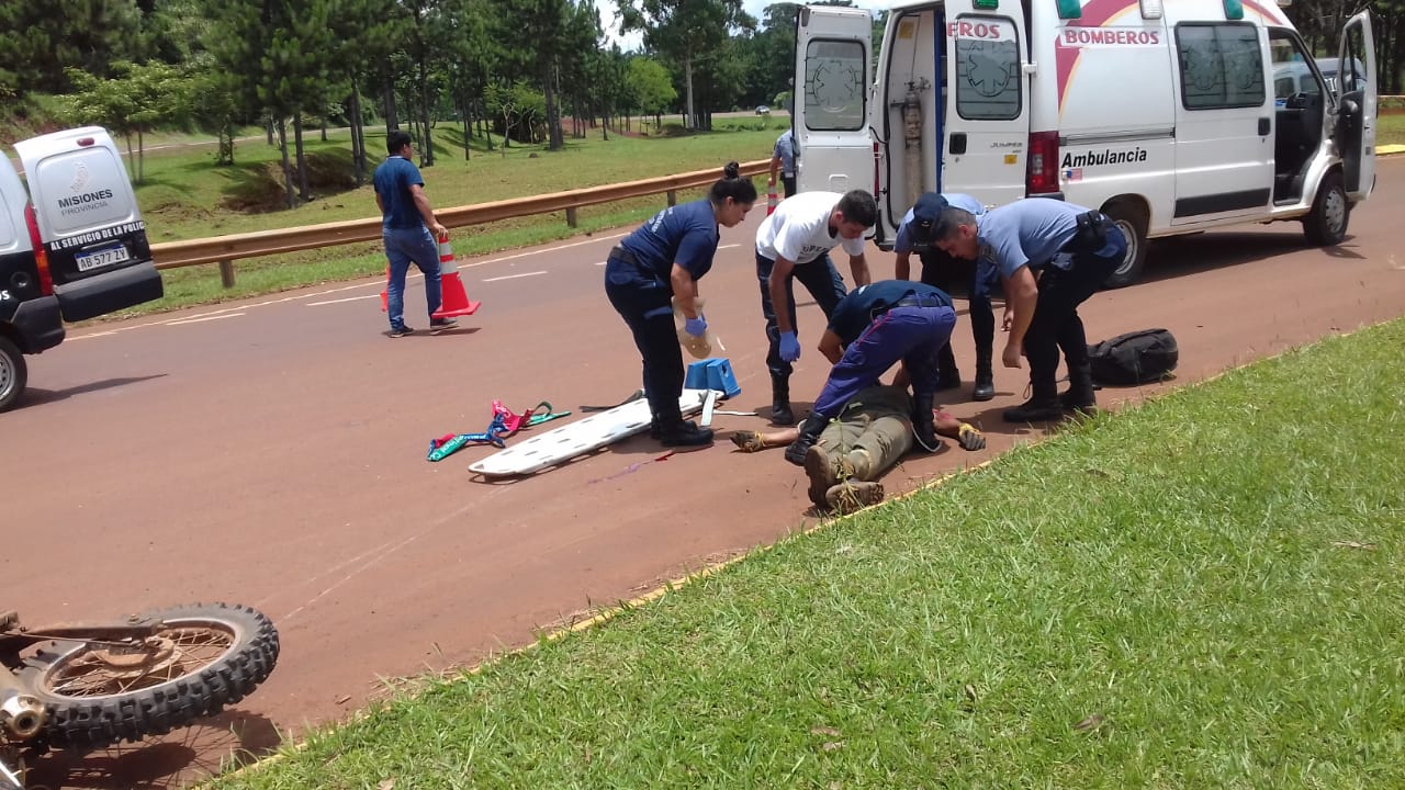 SAN PEDRO: MOTOCICLISTA HOSPITALIZADO TRAS DESPISTE