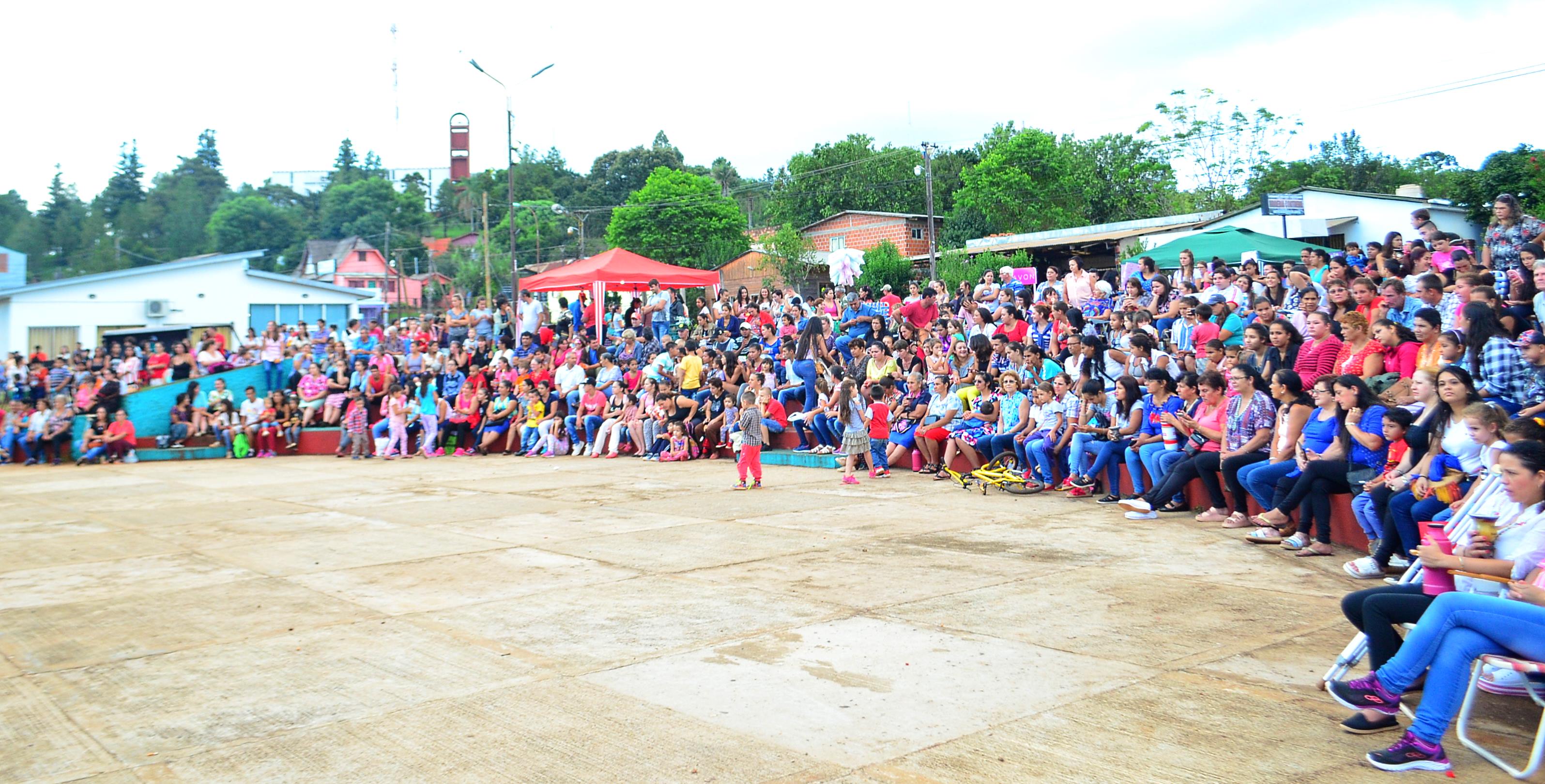 SAN PEDRO: MULTITUDINARIO FESTEJO POR EL DÍA DE LA MUJER