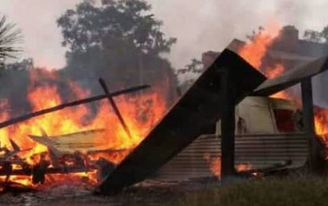 SAN VICENTE: INCENDIO CONSUME VIVIENDA DE UNA PERSONA DE EDAD