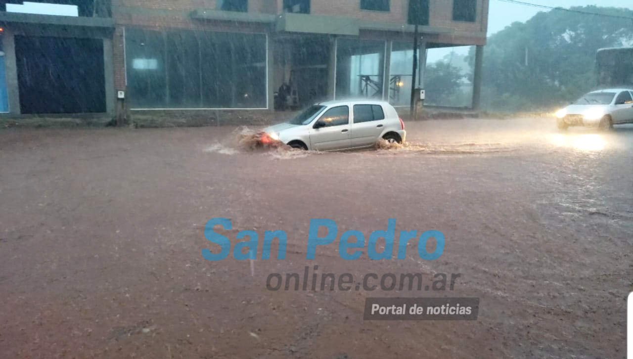 SAN PEDRO: EN POCOS MINUTOS DE LLUVIA CALLES ANEGADAS