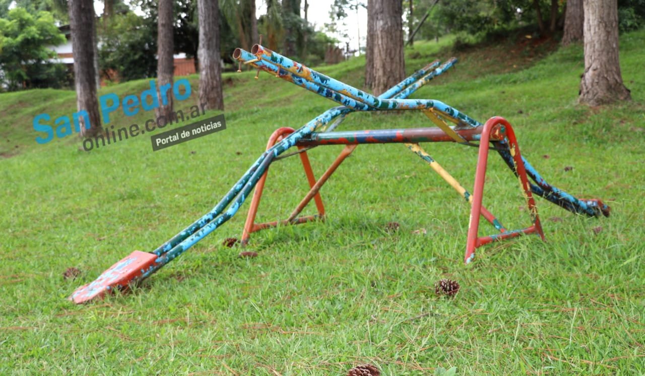 SAN PEDRO: MÚLTIPLES QUEJAS POR JUEGOS DE NIÑOS EN ESTADO DE DETERIORO EN PLAZAS