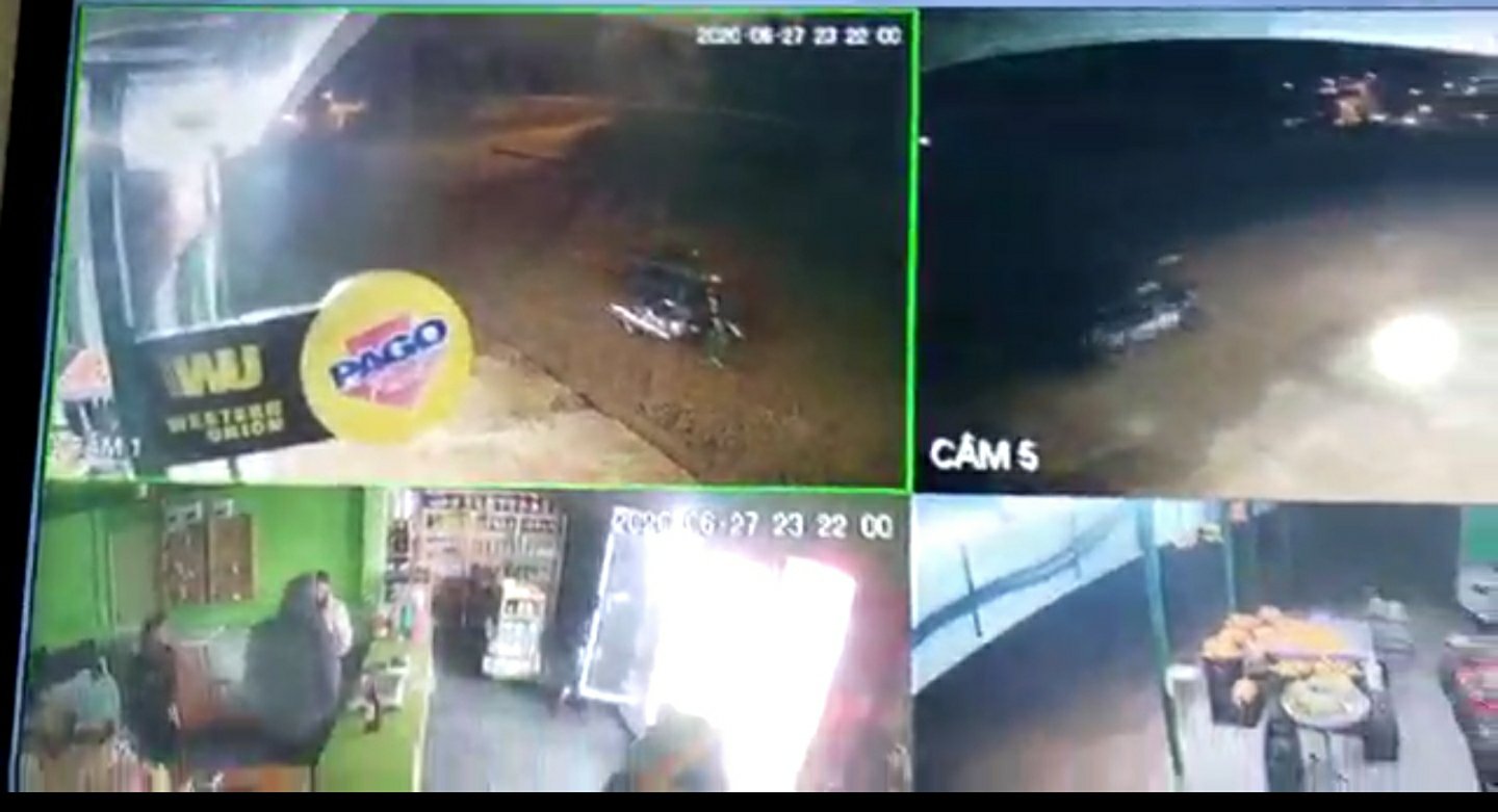 SAN PEDRO: (video) EN UN DESCUIDO, LE ROBARON UNA MOTO ESTACIONADA FRENTE A UN LOCAL