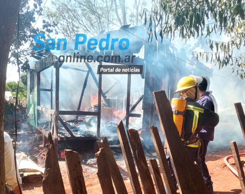 SAN PEDRO: INCENDIO EN UNA VIVIENDA DEJA A FAMILIA EN LA CALLE