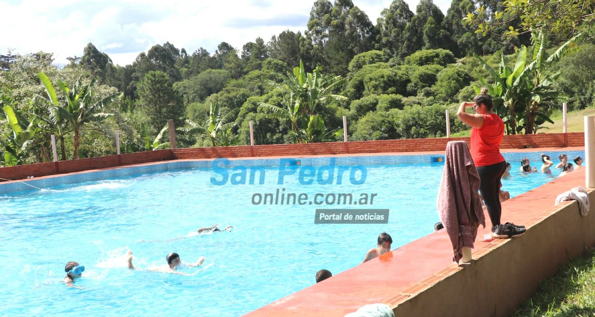 SAN PEDRO: LA COLONIA DE VACACIONES CERRÓ CON UNA DEMOSTRACIÓN DE NATACIÓN