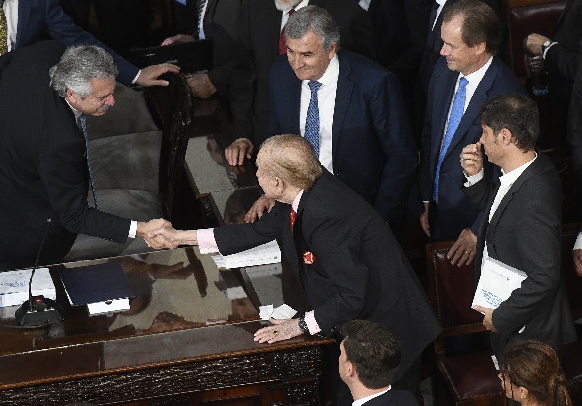 EL PRESIDENTE DECRETA TRES DÍAS DE DUELO POR LA MUERTE DE MENEM Y EXPRESA “PROFUNDO PESAR”