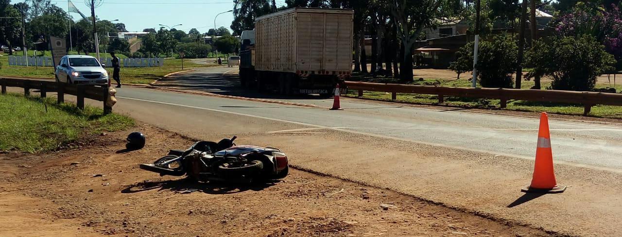 MOTOCICLISTA FALLECIÓ AL COLISIONAR CON UN CAMIÓN EN SAN VICENTE