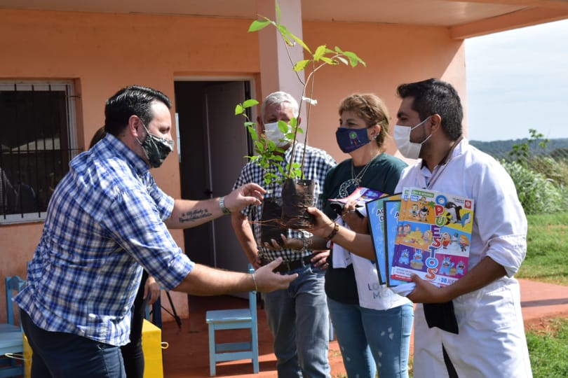 IPLYC SOCIAL EFECTUÓ DONACIONES PARA AULA SATÉLITE