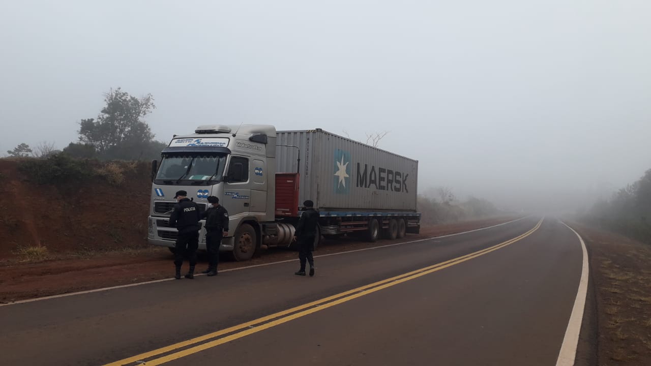 SAN PEDRO: VESTIDOS DE POLICÍAS, ASALTARON A UN CAMIÓN