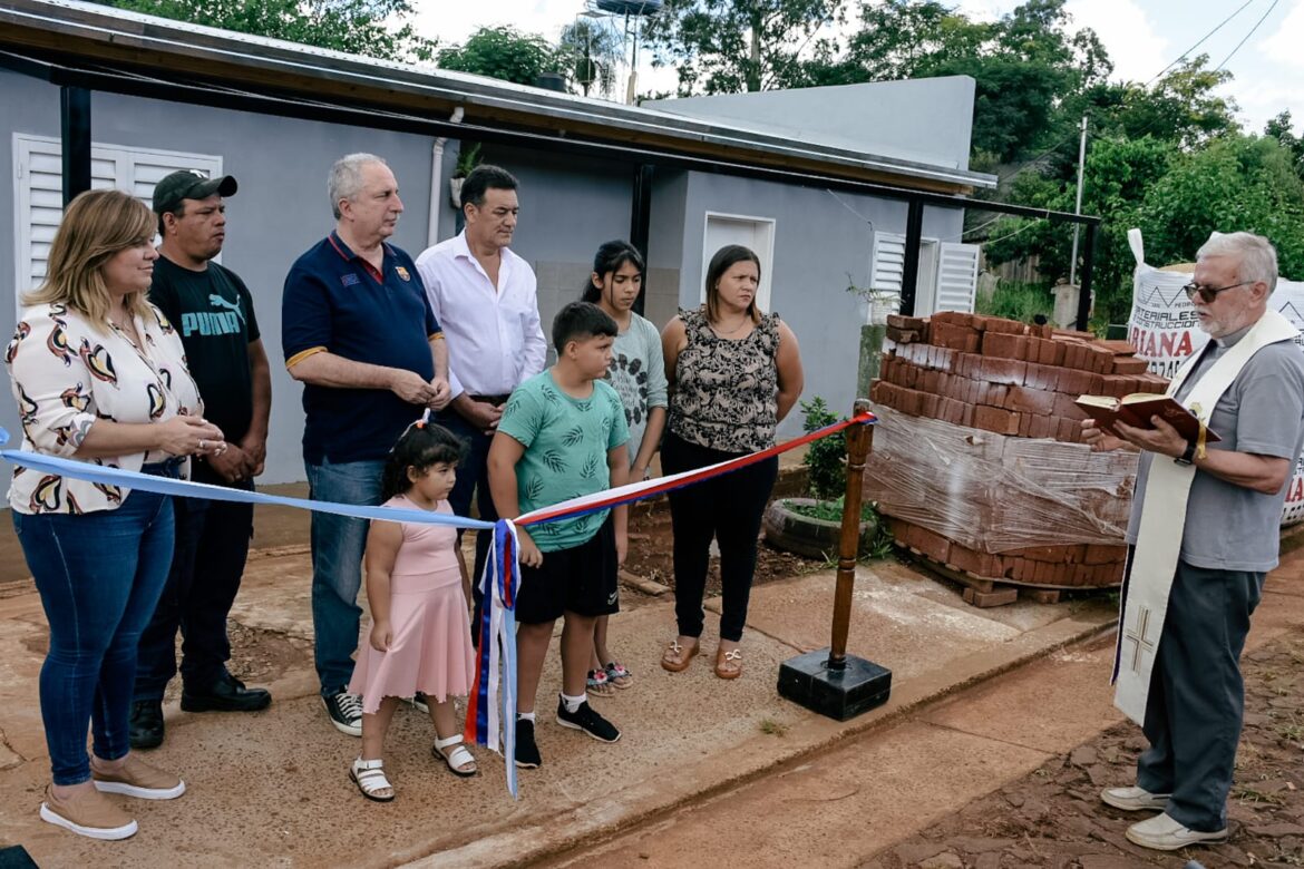 SAN PEDRO: EL GOBERNADOR ENCABEZÓ LA ENTREGA DE VIVIENDAS Y RECORRIÓ EL AVANCE DE OBRAS DE INFRAESTRUCTURA