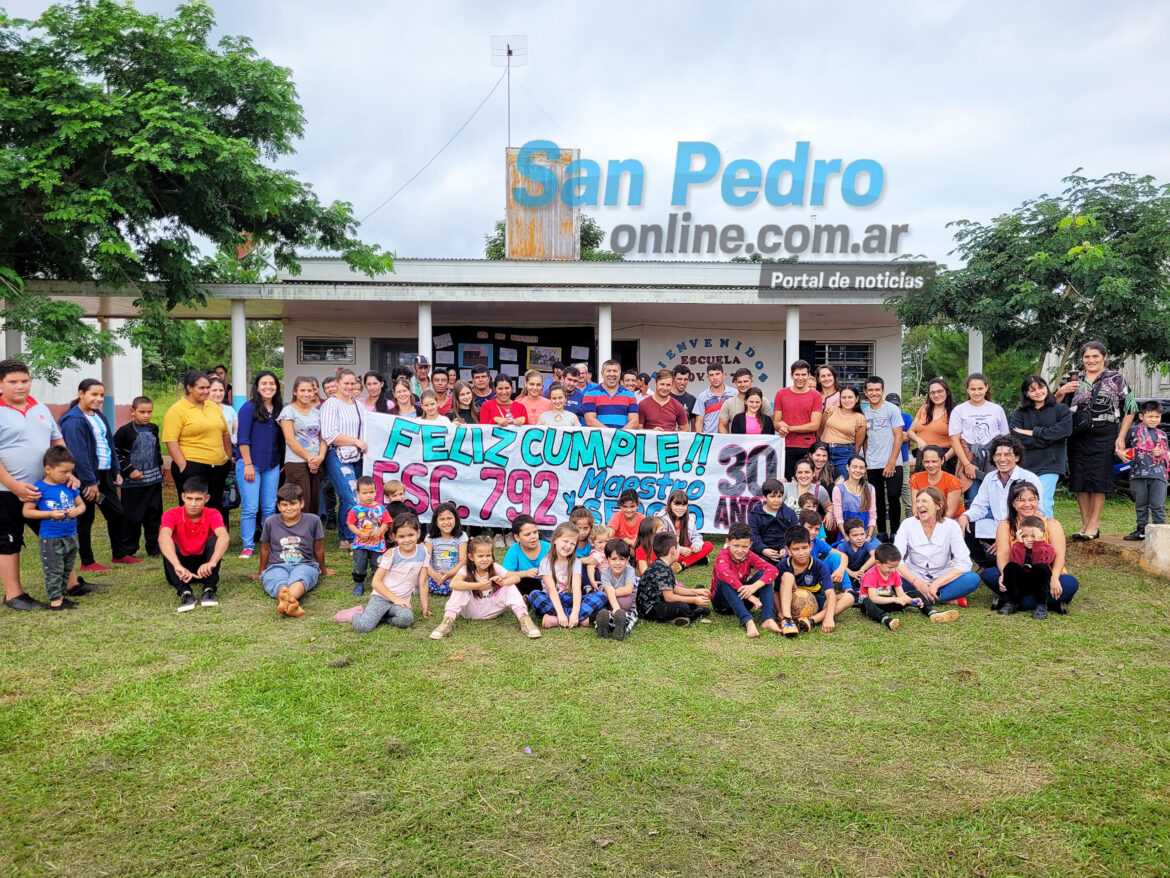 SAN PEDRO: LA ESCUELA 792 CUMPLIÓ 30 AÑOS JUNTO A SU DIRECTOR