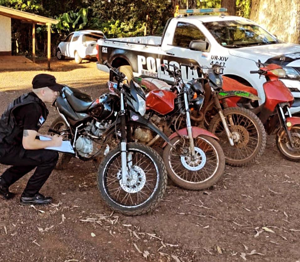 PICADAS ILEGALES: EN UN OPERATIVO POLICIAL SECUESTRAN MOTOCICLETAS EN POZO AZUL