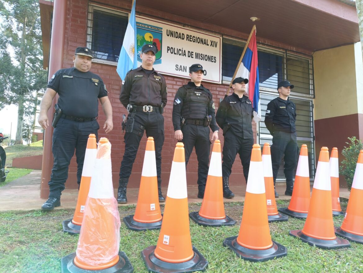 UR XIV SAN PEDRO: DISTRIBUCIÓN DE CONOS REFLECTIVOS PARA SEGURIDAD VIAL