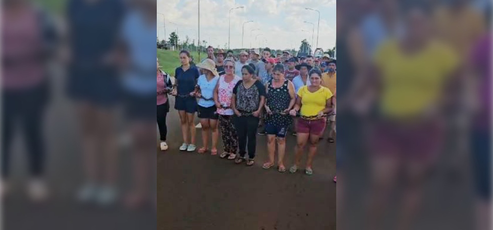 Mujeres productoras se encadenaron en San José en reclamo de un precio justo para la yerba mate