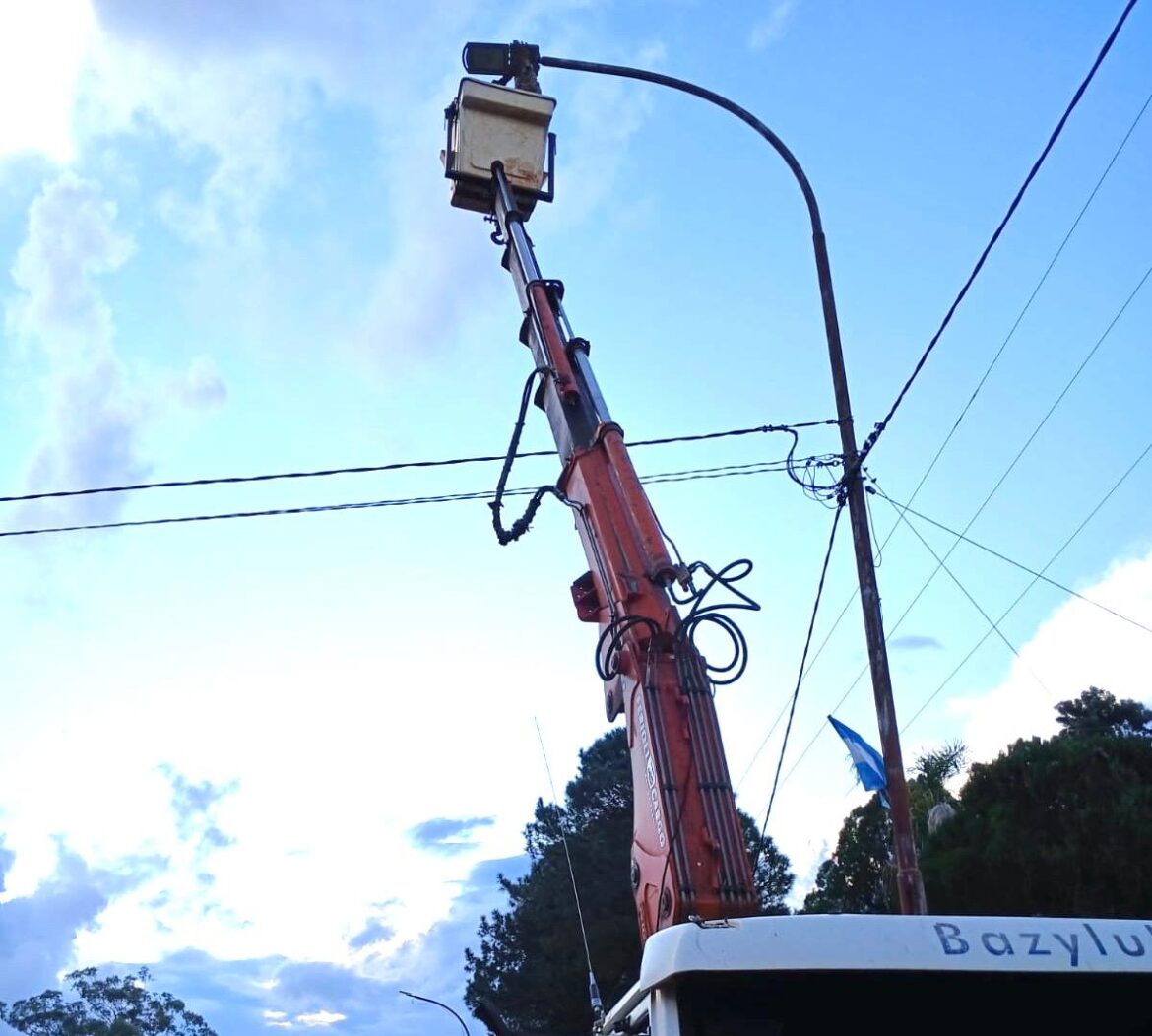 Más alumbrado para Pozo Azul y mejoras en líneas troncales de San Pedro