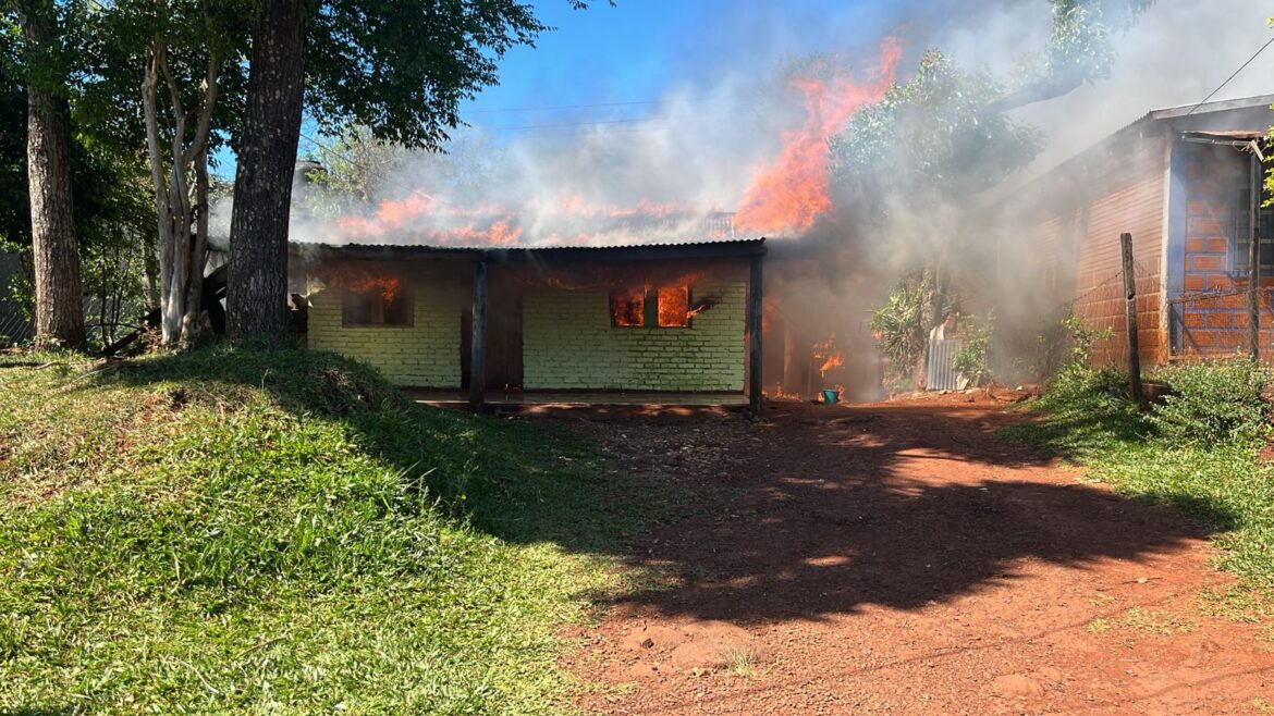 San Pedro: incendio destruyó una vivienda en el barrio Verísimo