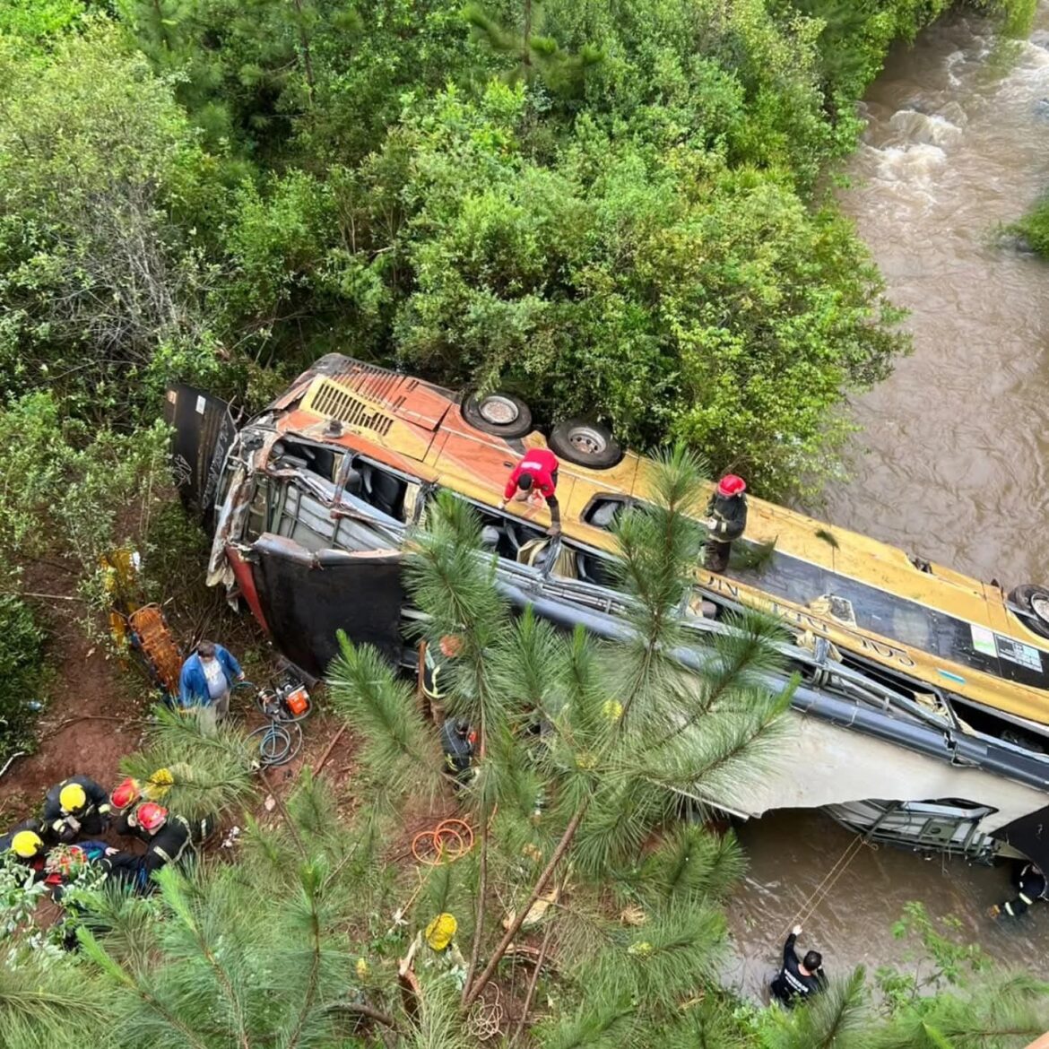 Tragedia en la Ruta 14: 9 muertos y 29 heridos tras el choque entre un colectivo y un automóvil en Campo Viera