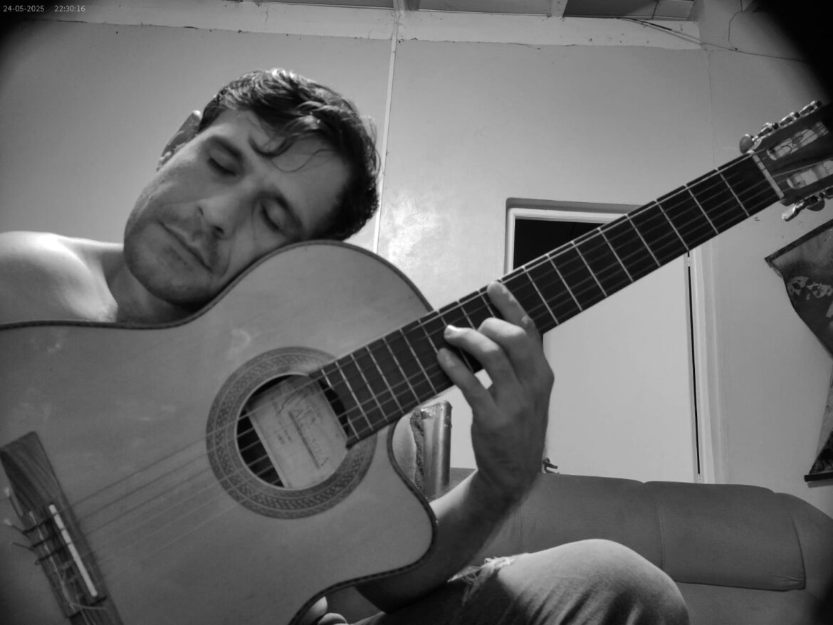 Sembrar arte en la tierra colorada: la historia de un músico que aprendió a escuchar el corazón