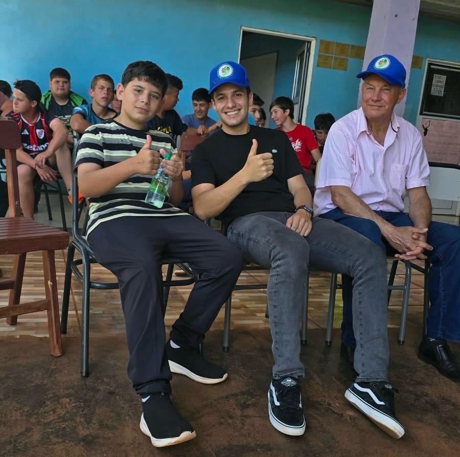 Rudi Bundziak acompañó a estudiantes rurales en San Antonio y llamó a fortalecer oportunidades para los jóvenes misioneros