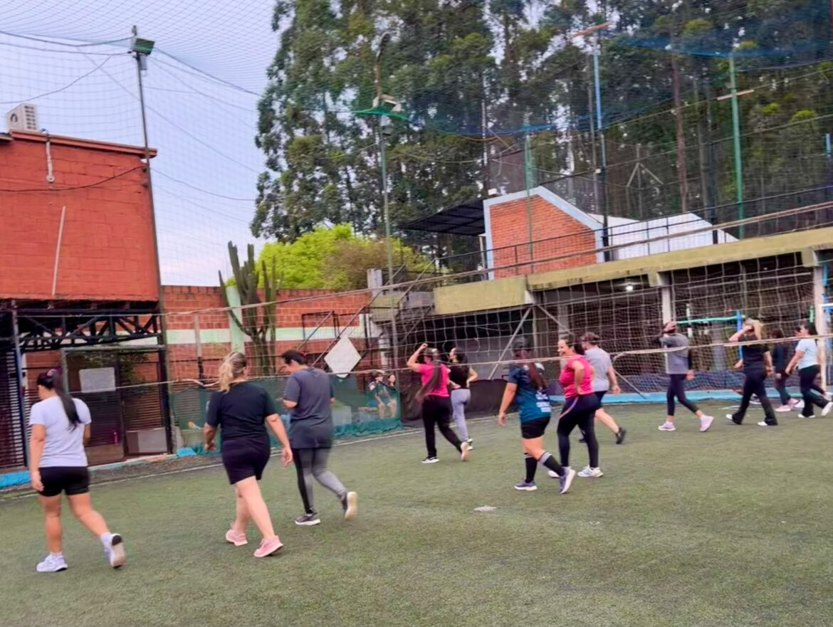 Mamis Vóley: una nueva propuesta deportiva que reúne a mujeres en San Pedro